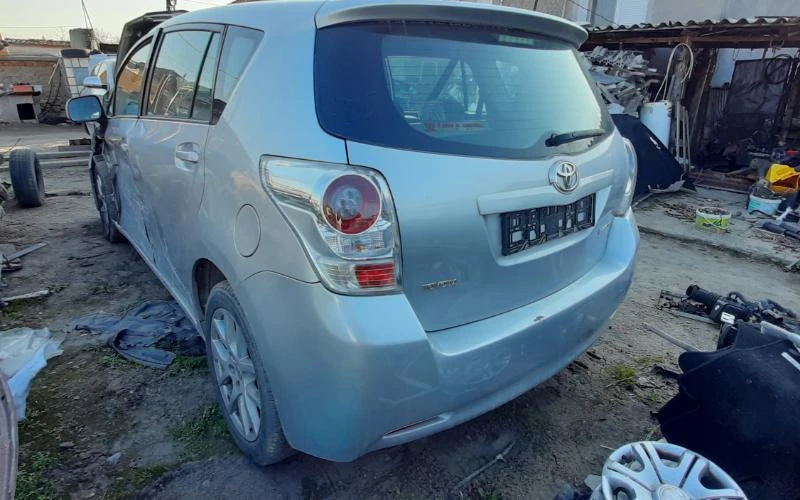 Toyota Verso 2.2-2AD, снимка 3 - Автомобили и джипове - 47403340