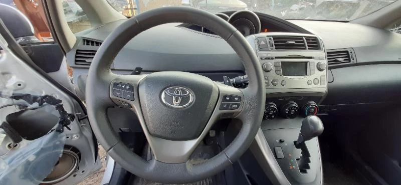 Toyota Verso 2.2-2AD, снимка 7 - Автомобили и джипове - 47403340