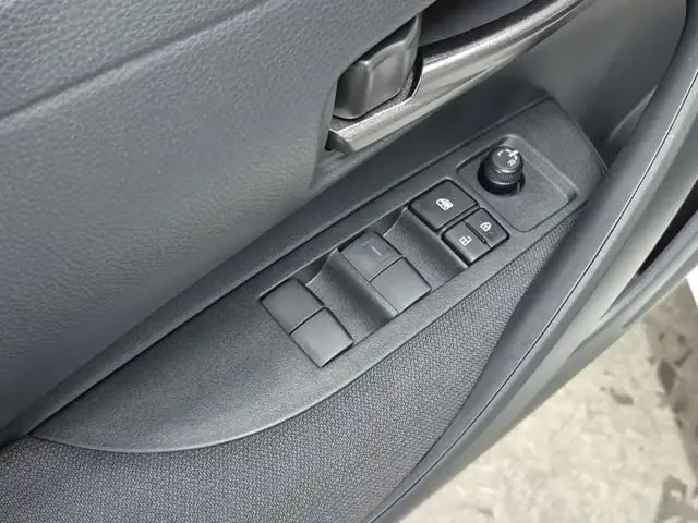 Toyota Corolla * GR * КОМПЛЕКТ ГУМИ * ДИСТРОНИК * ПОДГРЕВ, снимка 12 - Автомобили и джипове - 53448197