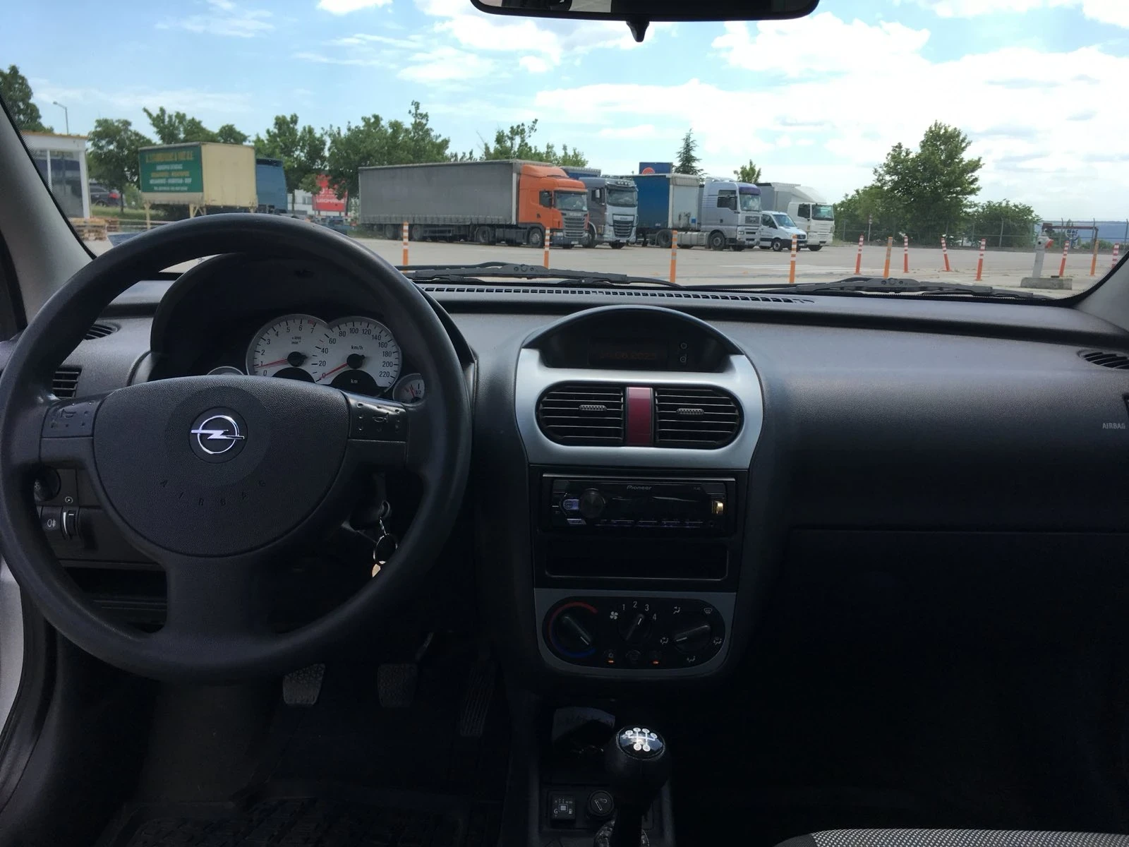 Opel Corsa 1.2 16 v Twinport - изображение 9