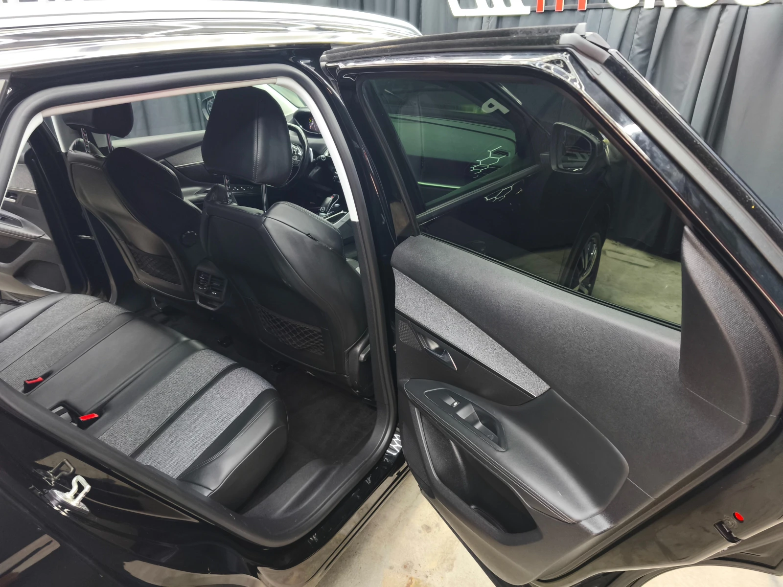 Peugeot 3008 1.6i 181k.c Automatic Euro6 - изображение 10