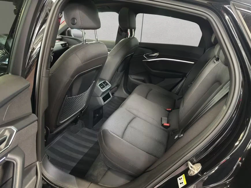 Audi E-Tron SPORTBACK55/408HP/QUTTRO/SLINE/CAM/NAVI/PANO/297z, снимка 15 - Автомобили и джипове - 54193333