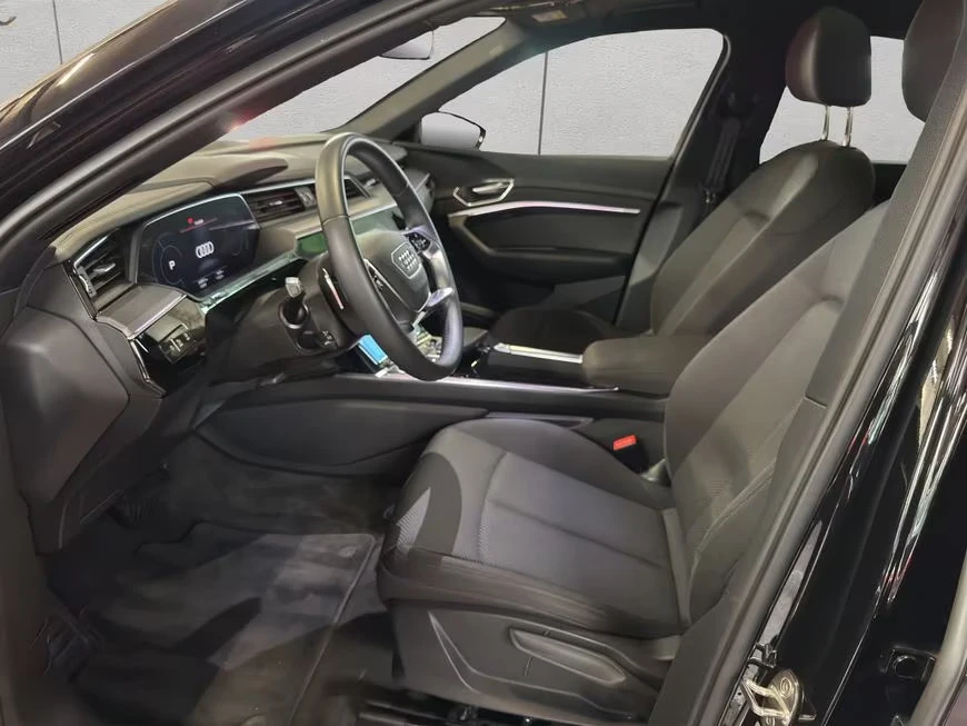 Audi E-Tron SPORTBACK55/408HP/QUTTRO/SLINE/CAM/NAVI/PANO/297z, снимка 12 - Автомобили и джипове - 54193333