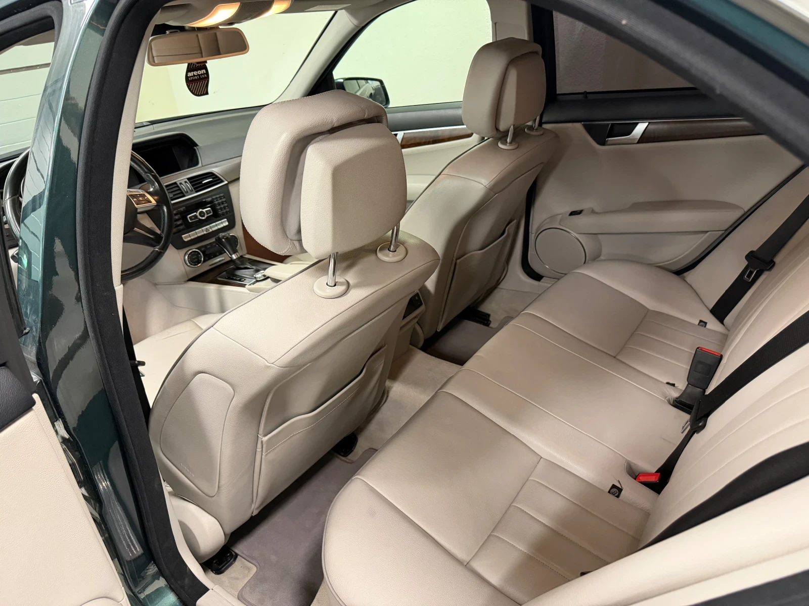 Mercedes-Benz C 350, снимка 10 - Автомобили и джипове - 54501934