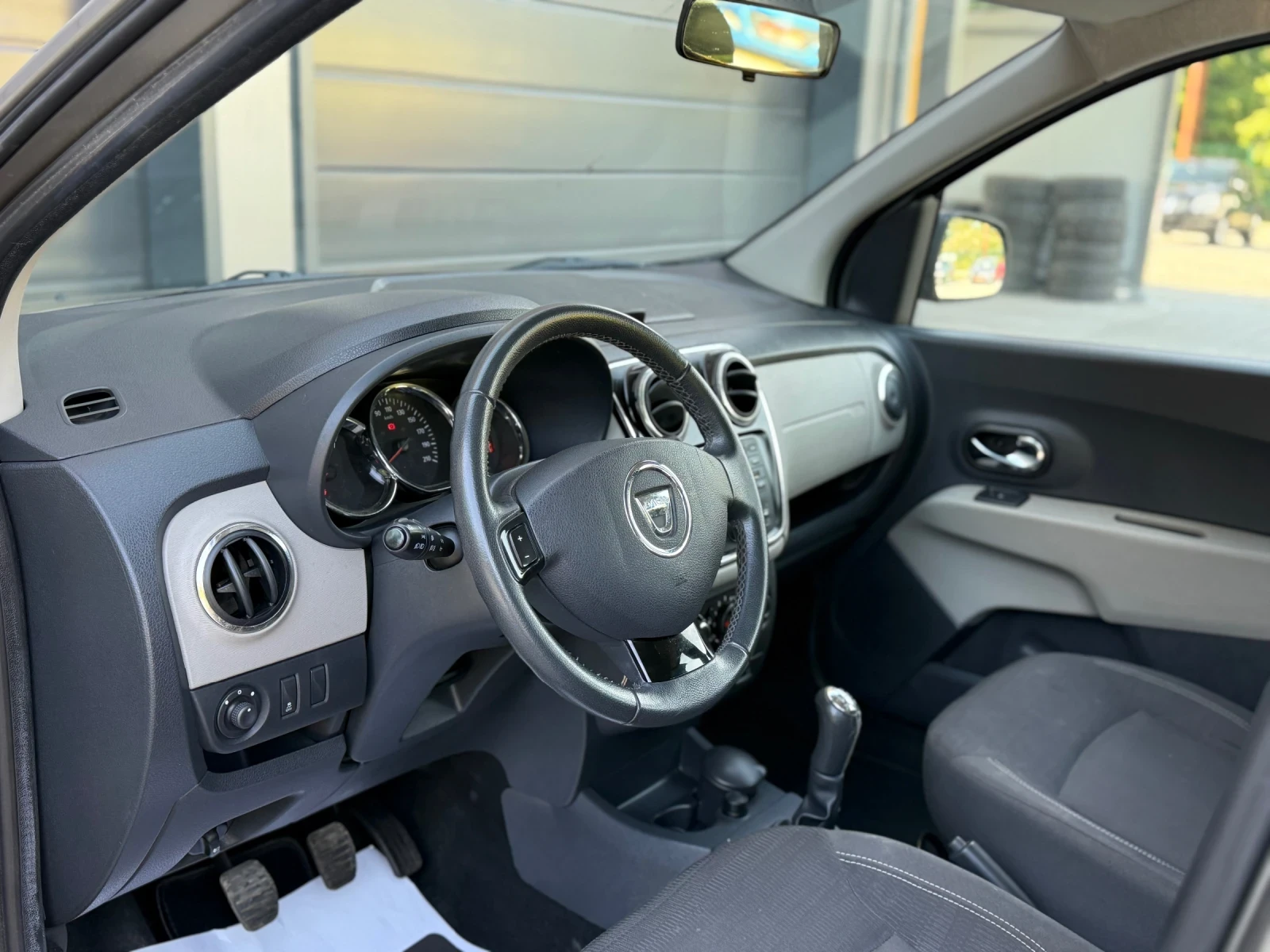 Dacia Lodgy 1.6i , снимка 7 - Автомобили и джипове - 54600574