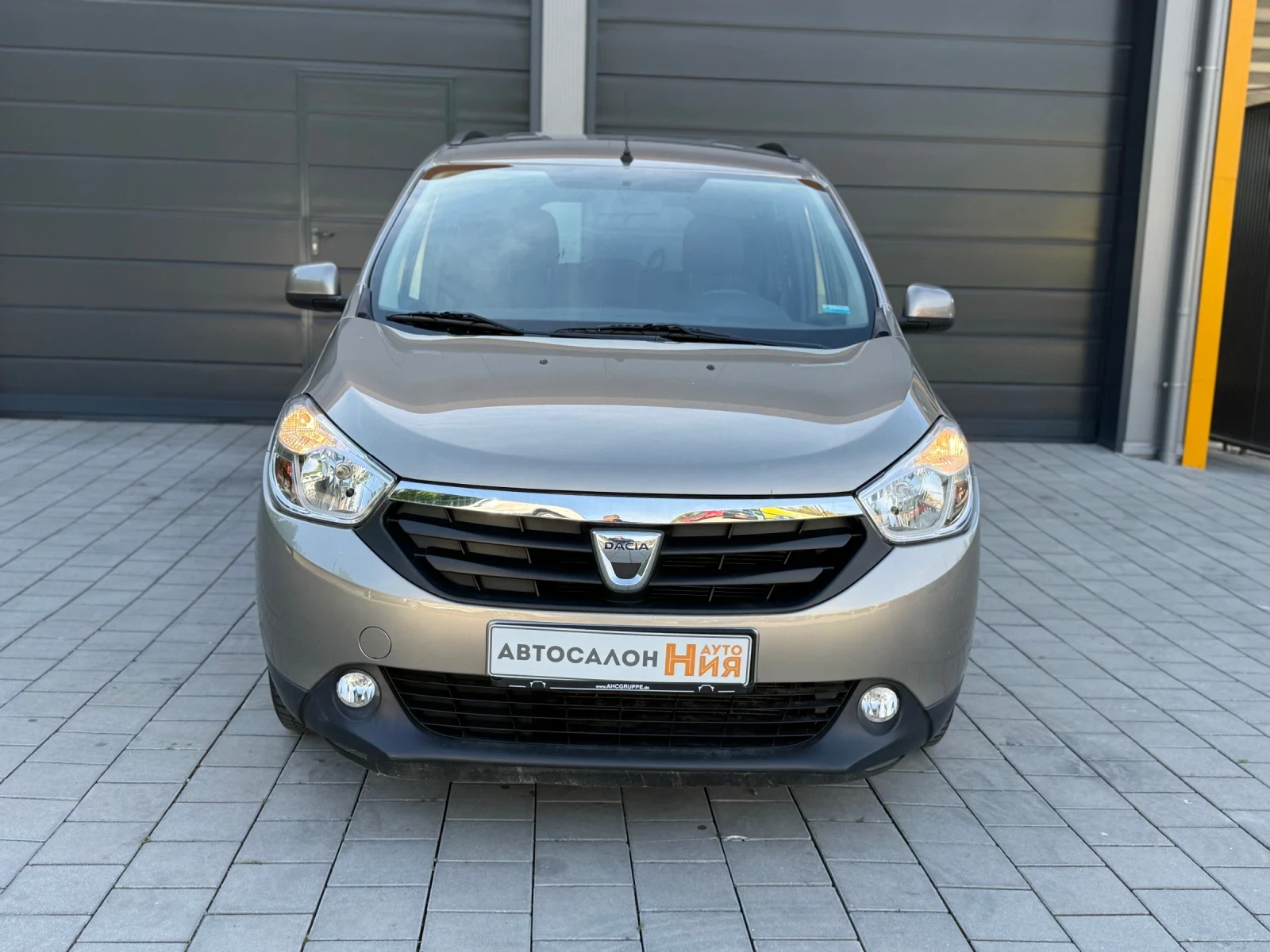 Dacia Lodgy 1.6i , снимка 2 - Автомобили и джипове - 54600574