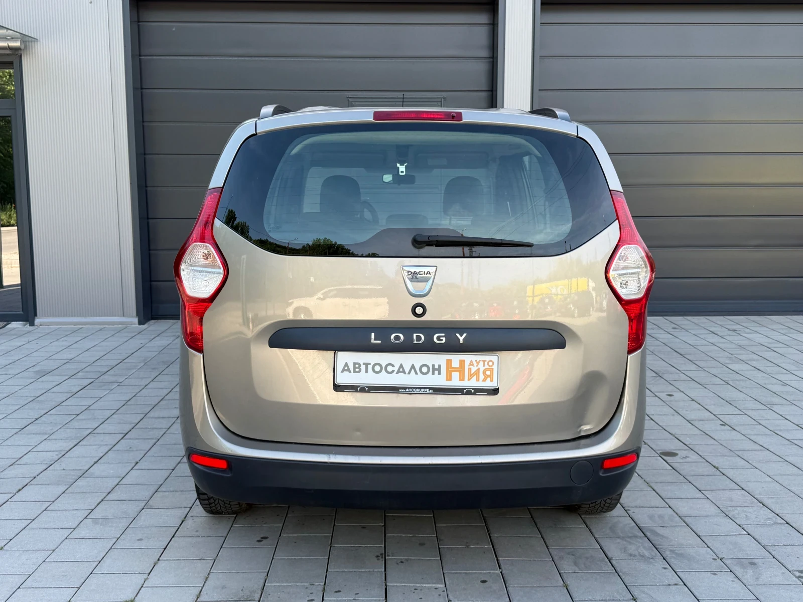 Dacia Lodgy 1.6i , снимка 4 - Автомобили и джипове - 54600574