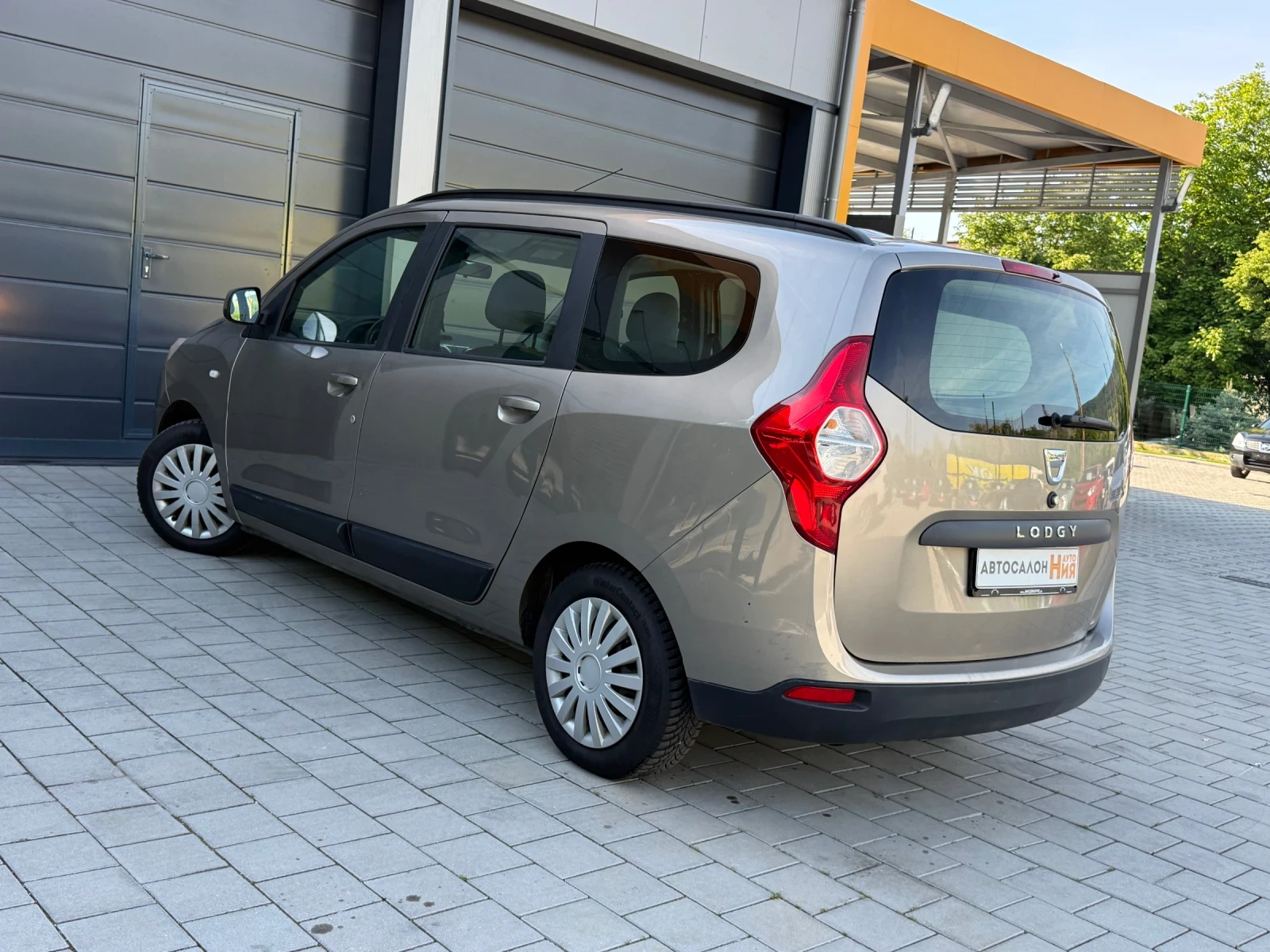 Dacia Lodgy 1.6i , снимка 5 - Автомобили и джипове - 54600574