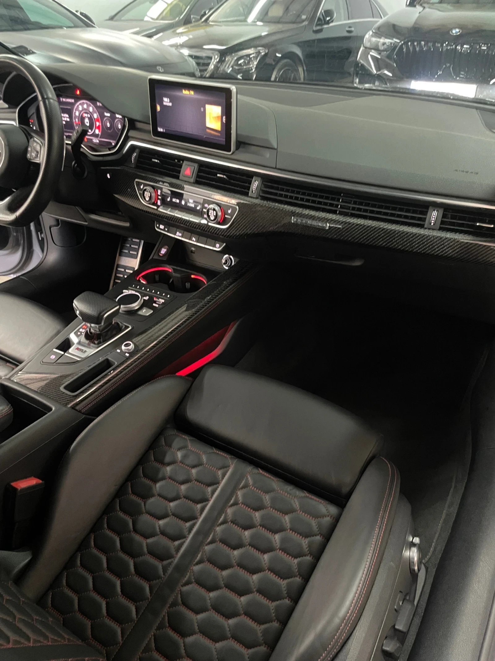 Audi Rs5 B&O/head-up/karbon/360/Distr/подгр/Панор/ОБСЛУЖЕН/, снимка 15 - Автомобили и джипове - 54649058