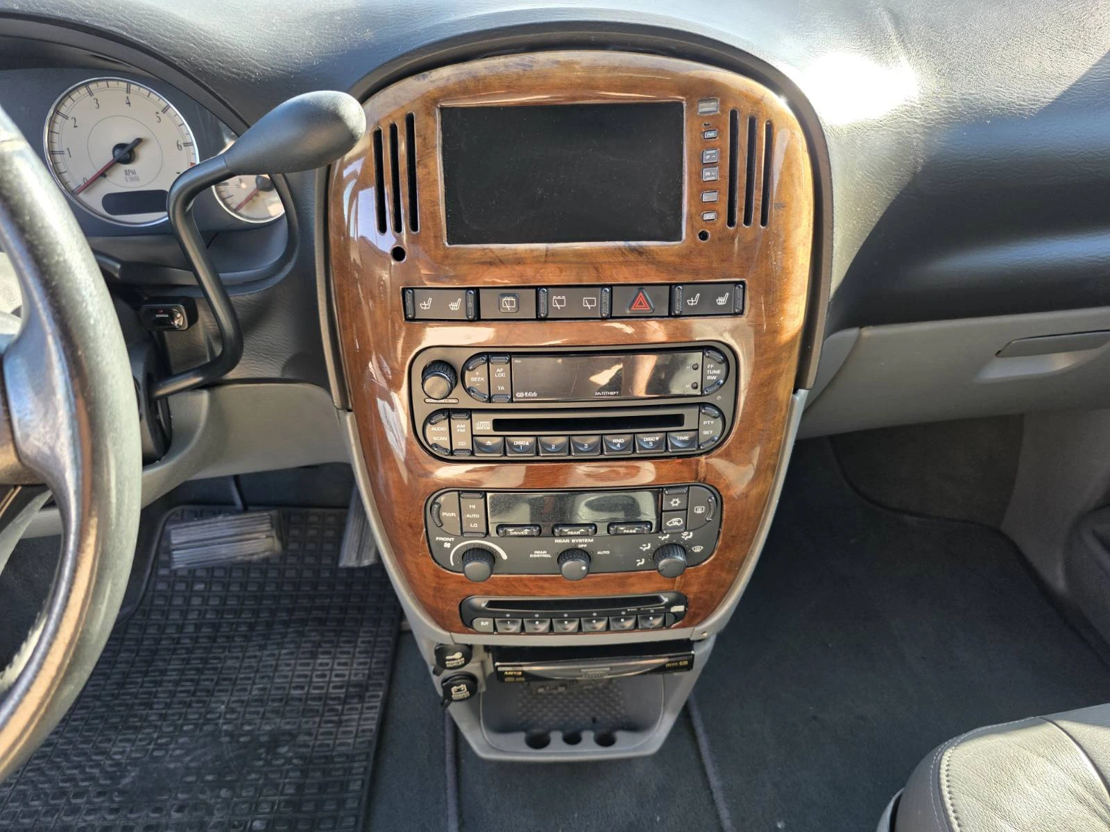 Chrysler Gr.voyager 3.3LPG/4x4/Automatic/7места, снимка 8 - Автомобили и джипове - 54721929
