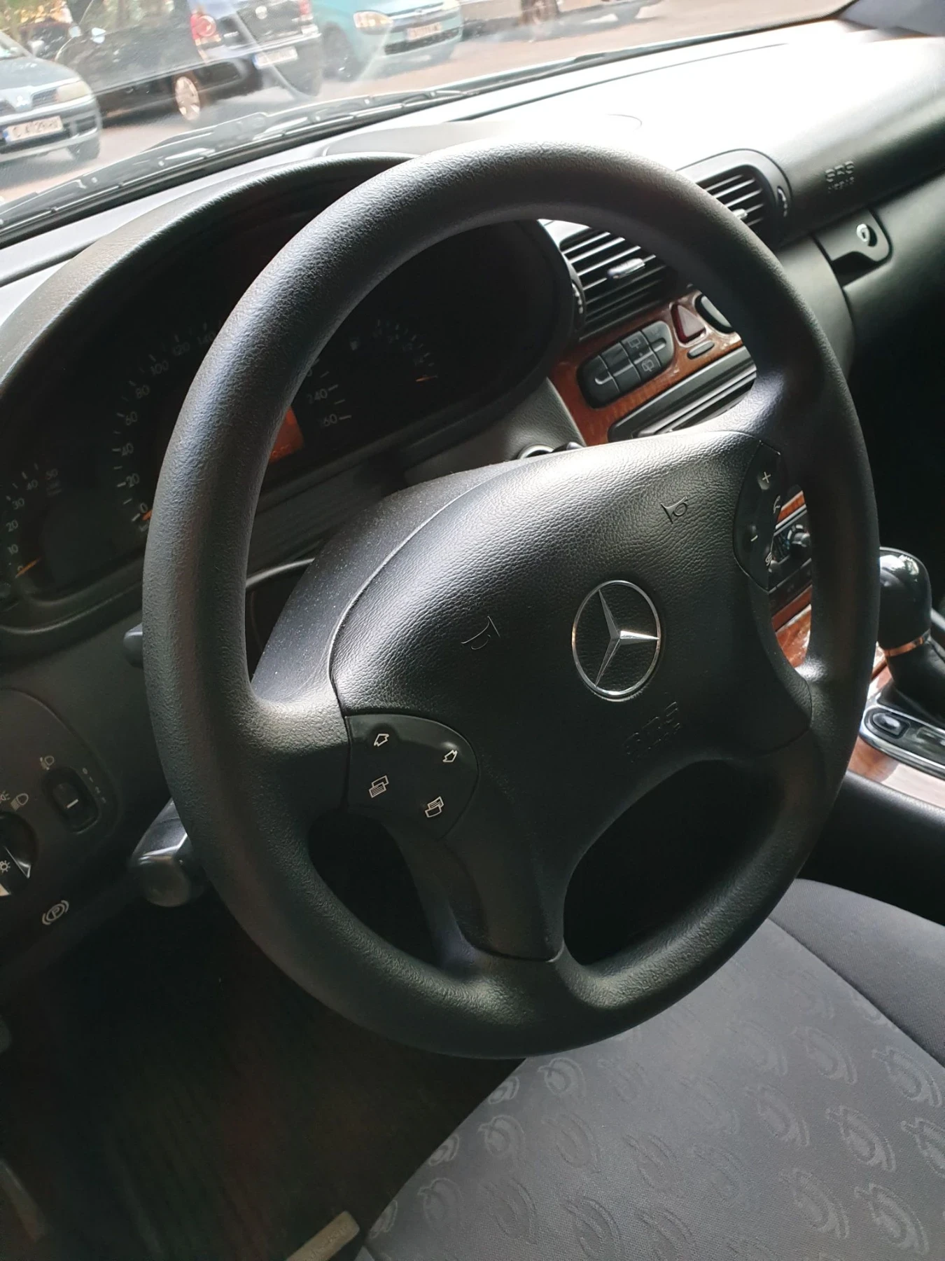 Mercedes-Benz C 220, снимка 4 - Автомобили и джипове - 55579570