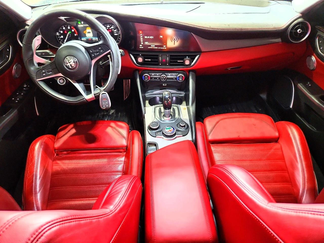 Alfa Romeo Giulia TI* ПОДГРЕВ* КАМЕРА* ПАНОРАМА* KEYLESS* , снимка 7 - Автомобили и джипове - 55643200