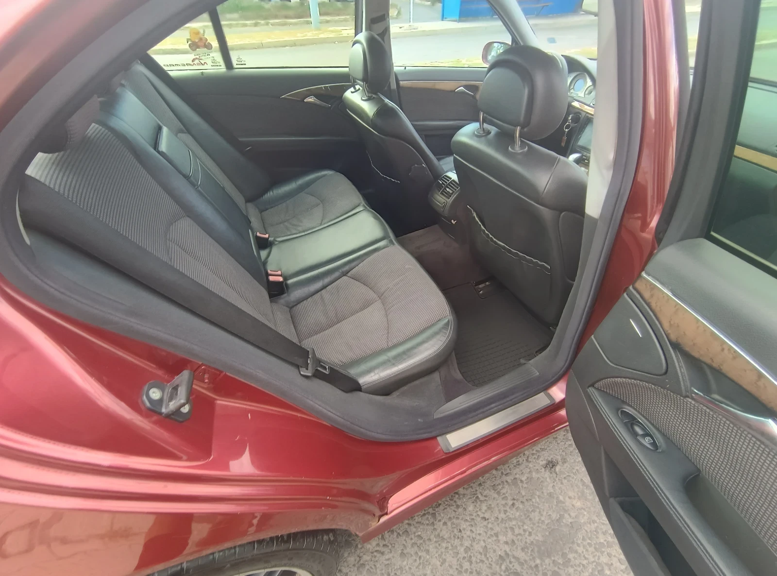 Mercedes-Benz E 270 2.7 CDI, снимка 8 - Автомобили и джипове - 56219223