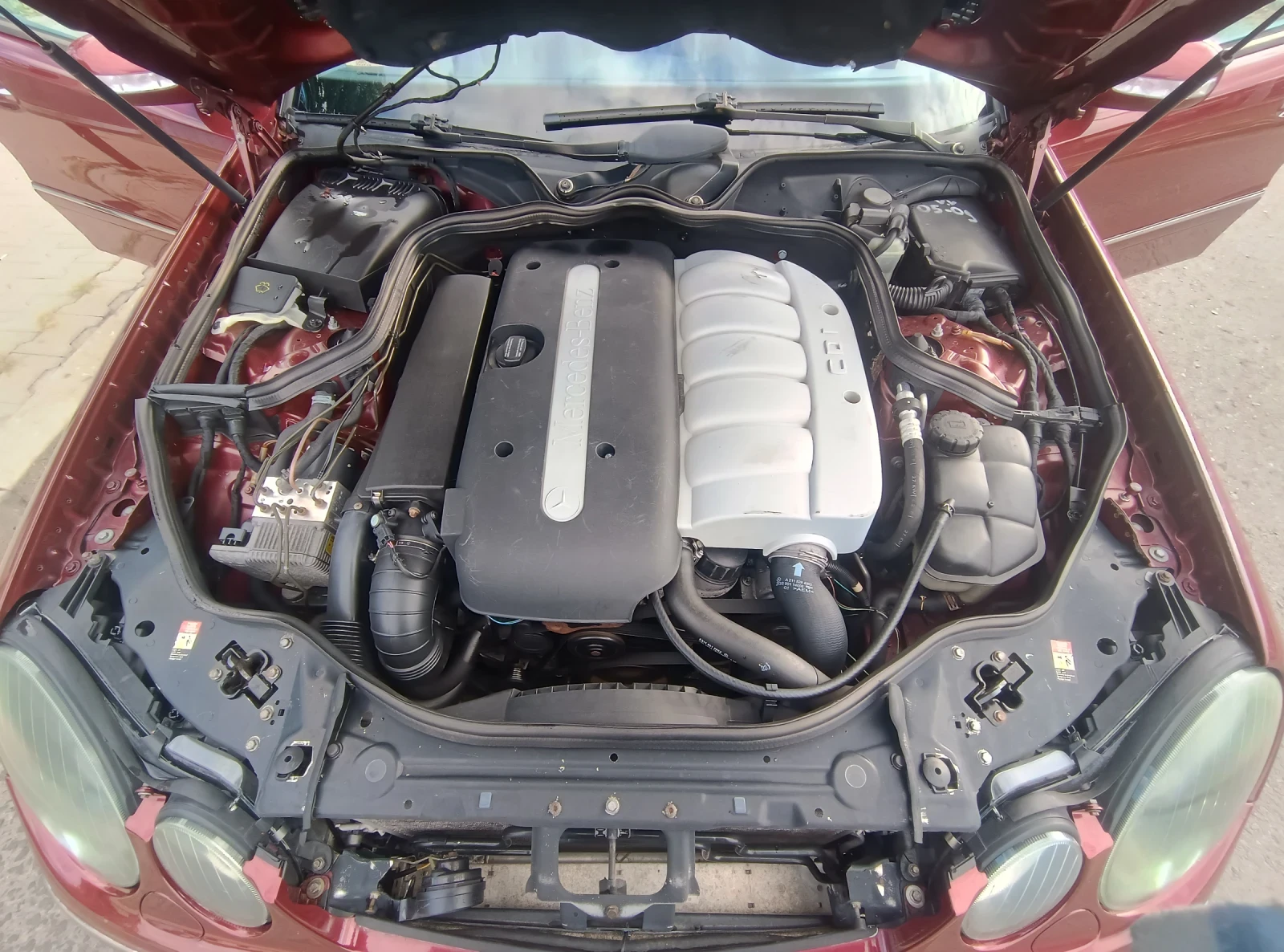 Mercedes-Benz E 270 2.7 CDI, снимка 12 - Автомобили и джипове - 56219223