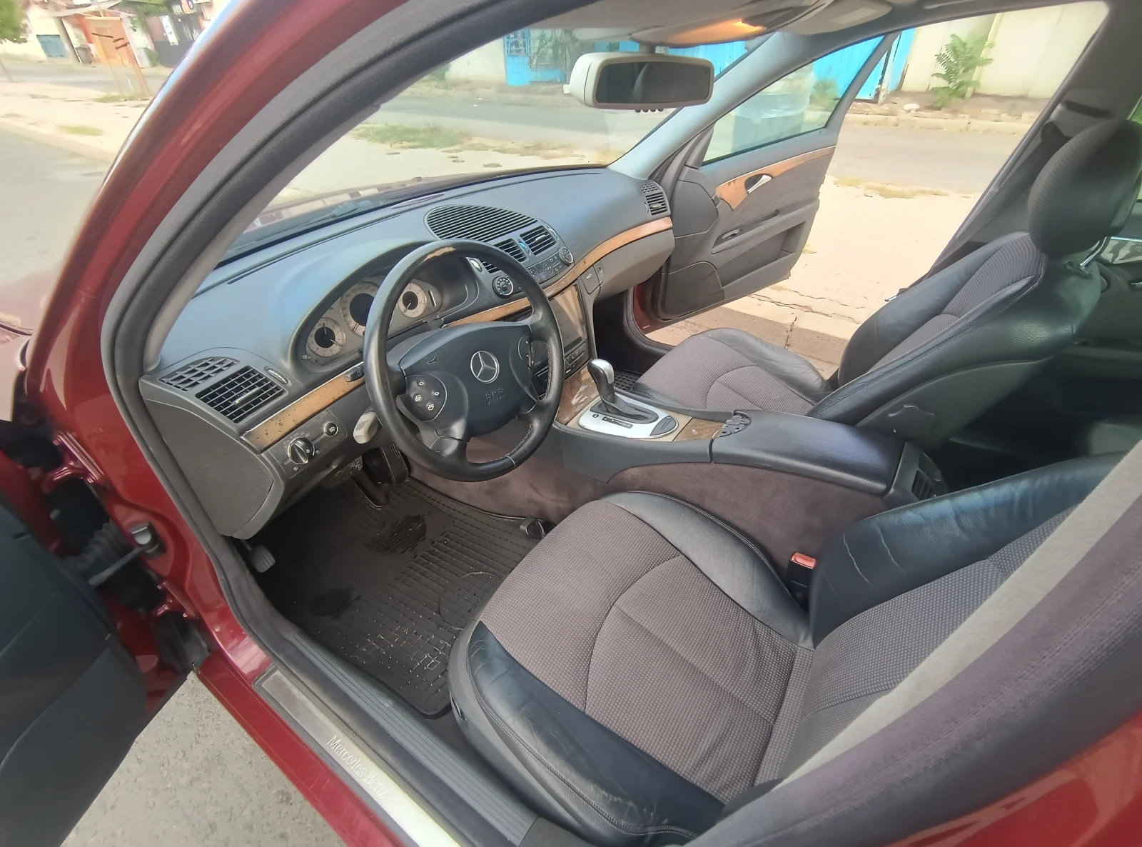 Mercedes-Benz E 270 2.7 CDI, снимка 10 - Автомобили и джипове - 56219223