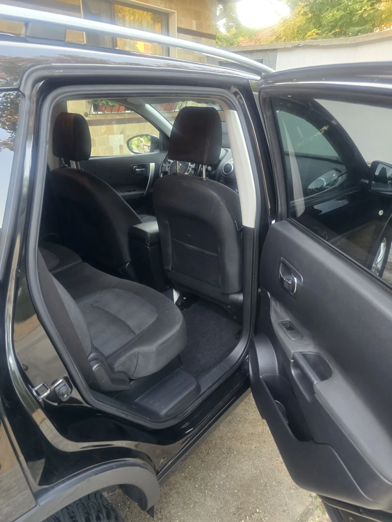 Nissan Qashqai 2.0 4x4 7-местен, снимка 12 - Автомобили и джипове - 49361393