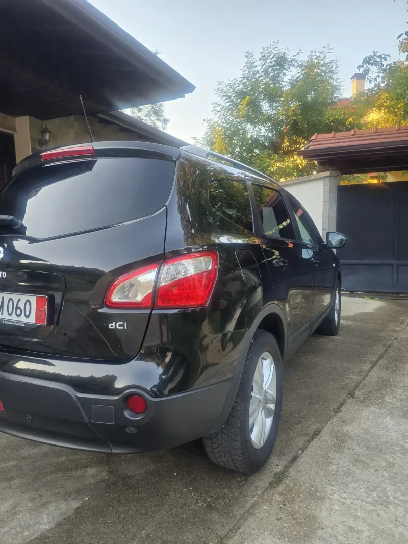 Nissan Qashqai 2.0 4x4 7-местен, снимка 4 - Автомобили и джипове - 49361393