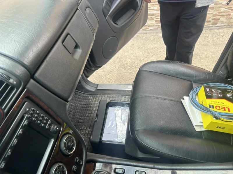 Mercedes-Benz ML 270, снимка 3 - Автомобили и джипове - 52269667