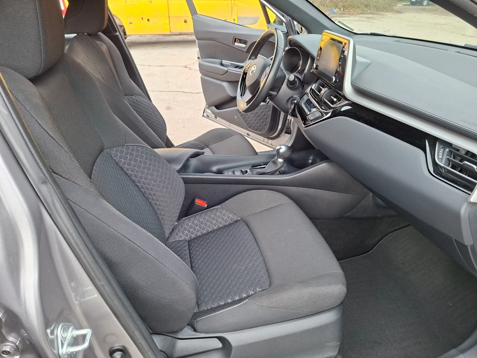Toyota C-HR center benzin - изображение 8