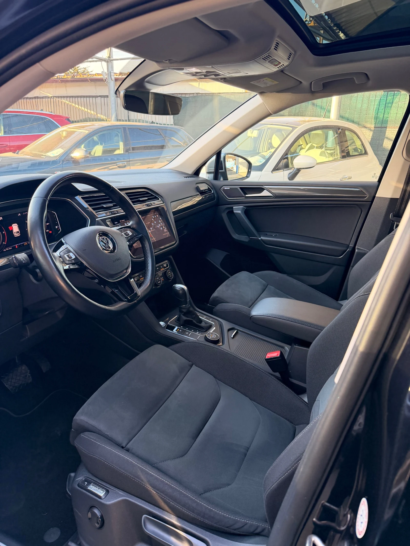 VW Tiguan 4Х4* 6+ 1Mеста* АВТОМОТИК* ПАНОРАМА* КОЖА* ПОДГРЕВ, снимка 3 - Автомобили и джипове - 54333211