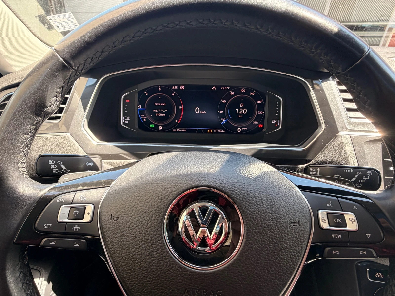 VW Tiguan 4Х4* 6+ 1Mеста* АВТОМОТИК* ПАНОРАМА* КОЖА* ПОДГРЕВ, снимка 4 - Автомобили и джипове - 54333211