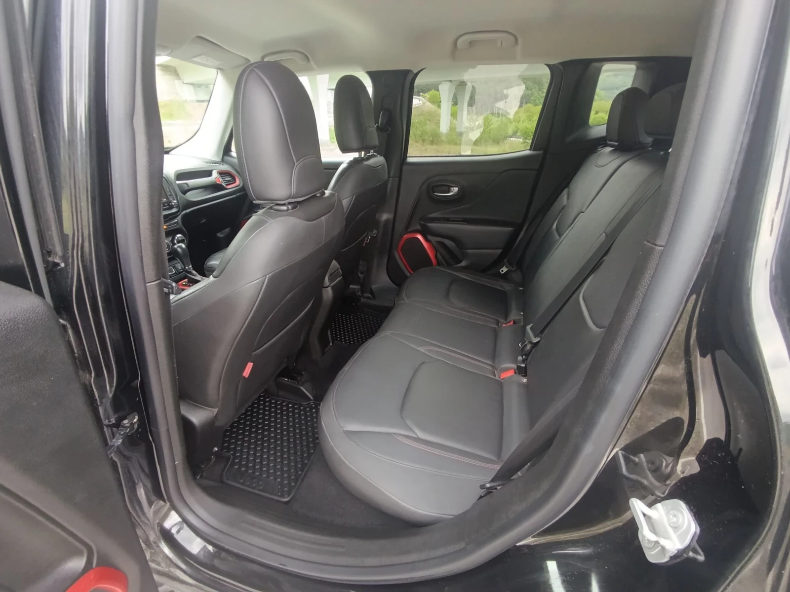 Jeep Renegade Trailhawk, снимка 12 - Автомобили и джипове - 54382422