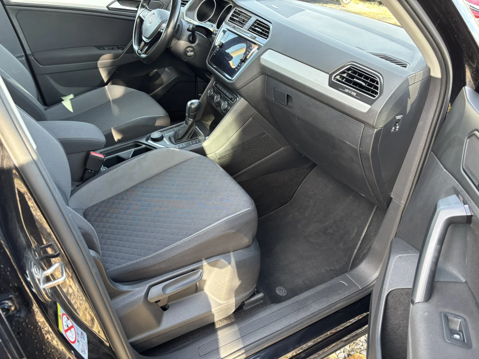 VW Tiguan Comfortline 2.0 TDI 4x4, снимка 8 - Автомобили и джипове - 54555215