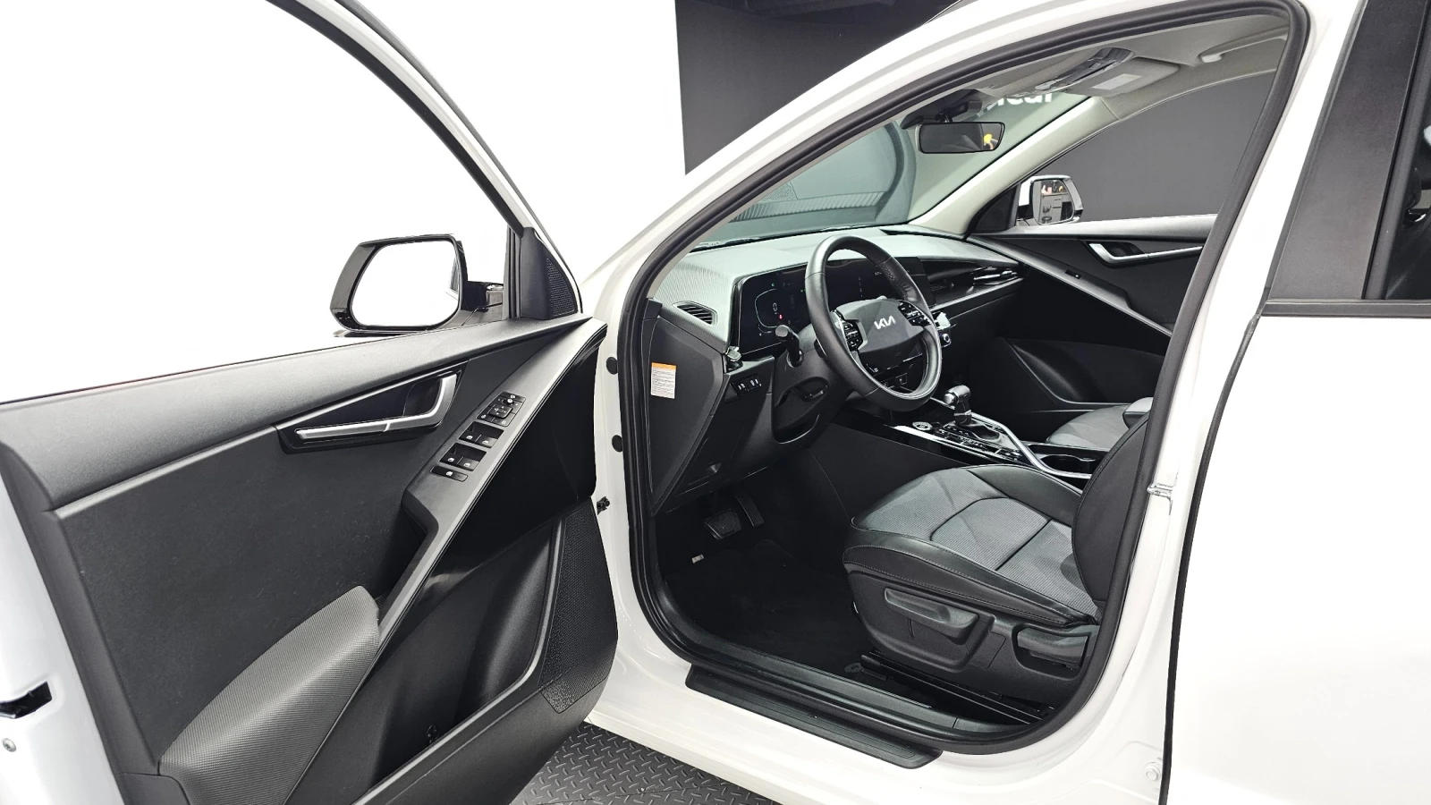 Kia Niro 1.6 Hybrid Trendy | Камера | Отопляем волан, снимка 16 - Автомобили и джипове - 55058057