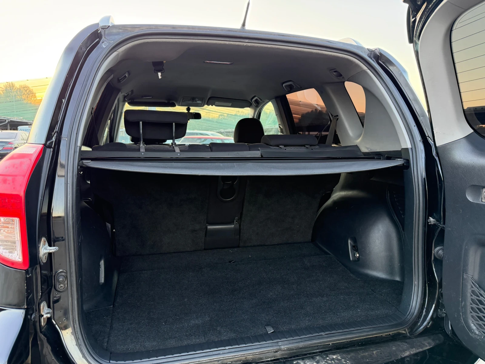 Toyota Rav4 2.2D4D ИТАЛИЯ 4х4, снимка 9 - Автомобили и джипове - 55946827