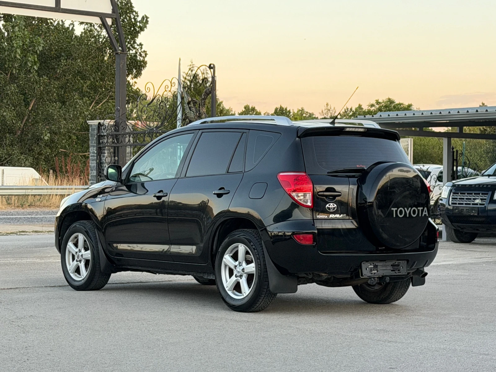 Toyota Rav4 2.2D4D ИТАЛИЯ 4х4, снимка 13 - Автомобили и джипове - 55946827