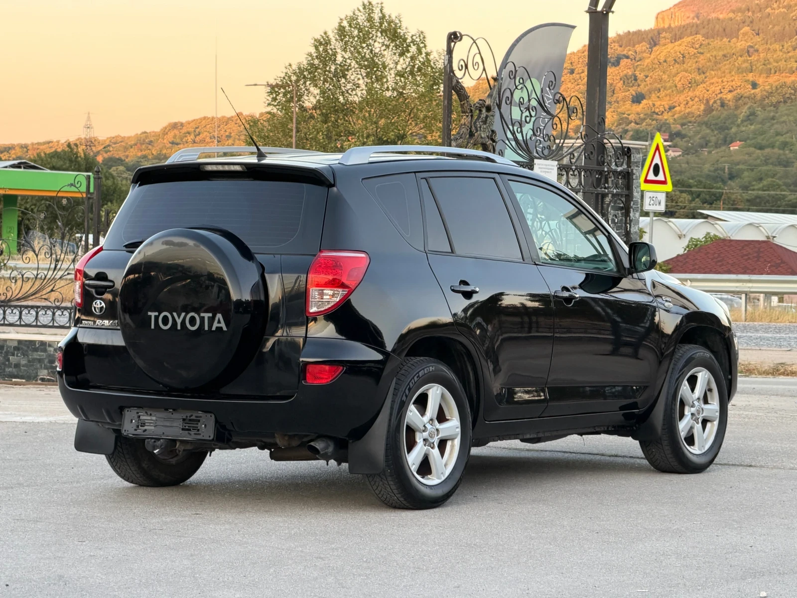 Toyota Rav4 2.2D4D ИТАЛИЯ 4х4, снимка 14 - Автомобили и джипове - 55946827