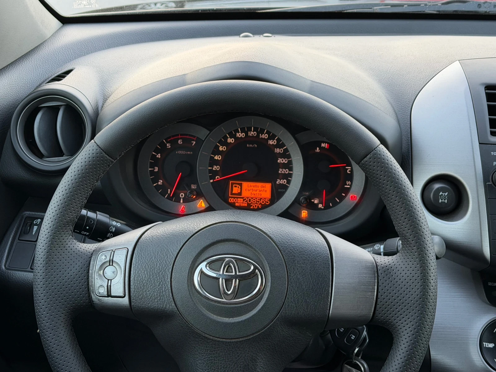 Toyota Rav4 2.2D4D ИТАЛИЯ 4х4, снимка 11 - Автомобили и джипове - 55946827
