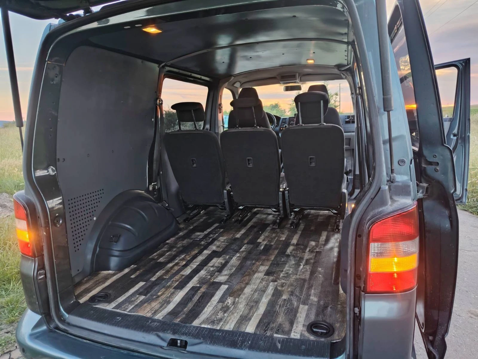 VW T5 2.5TDI, снимка 14 - Бусове и автобуси - 54932466