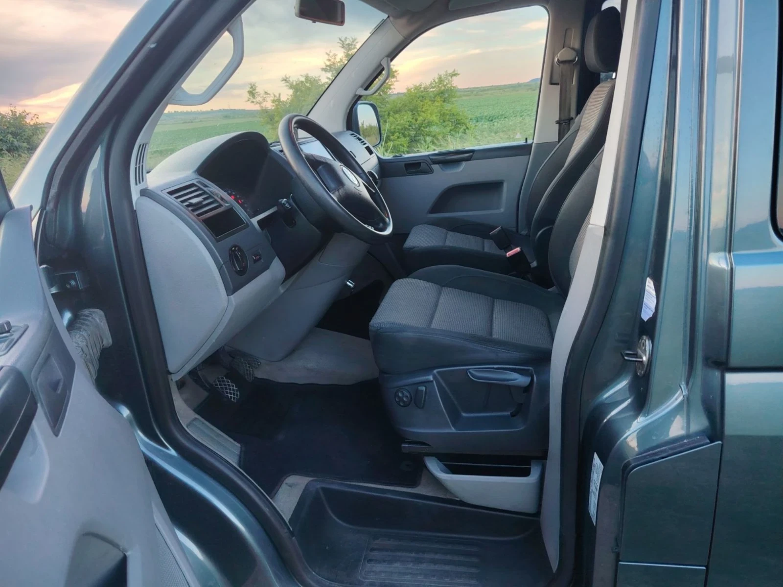 VW T5 2.5TDI, снимка 9 - Бусове и автобуси - 54932466