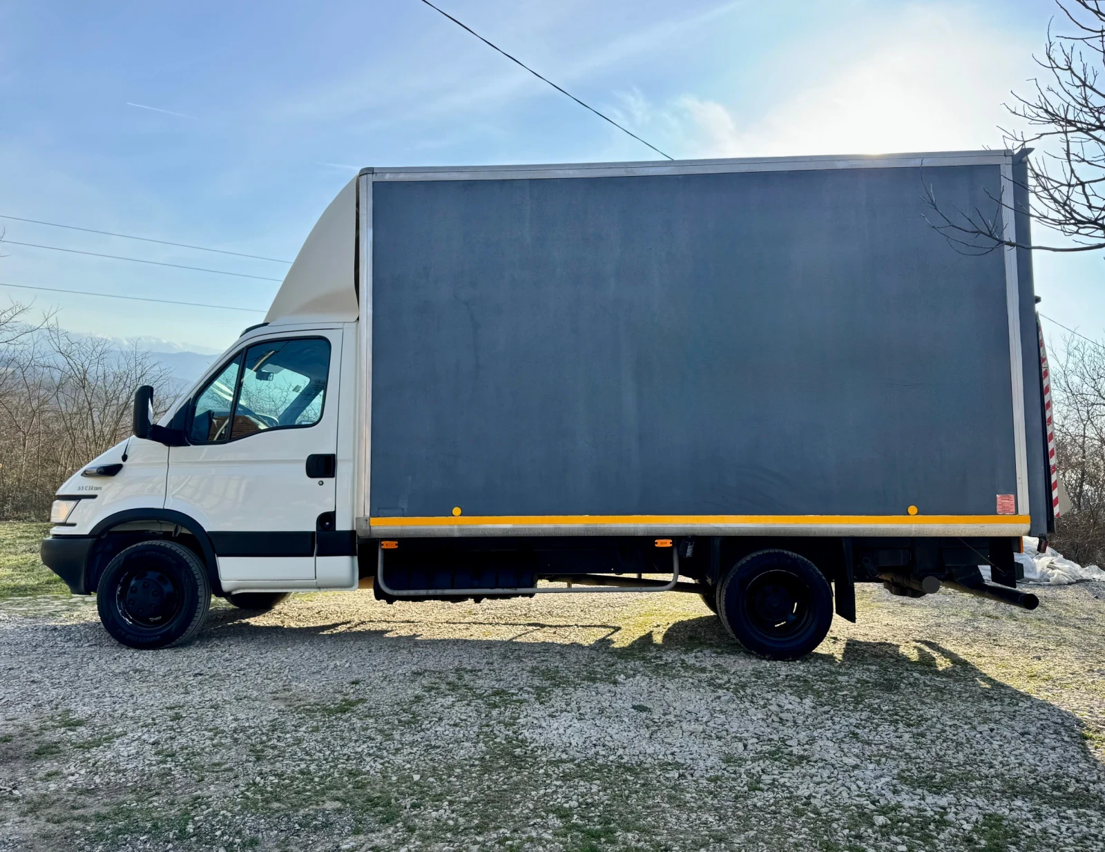 Iveco Daily 4.30м. ДЪЛЖИНА* Падащ борд* Реален пробег, снимка 4 - Бусове и автобуси - 56079152