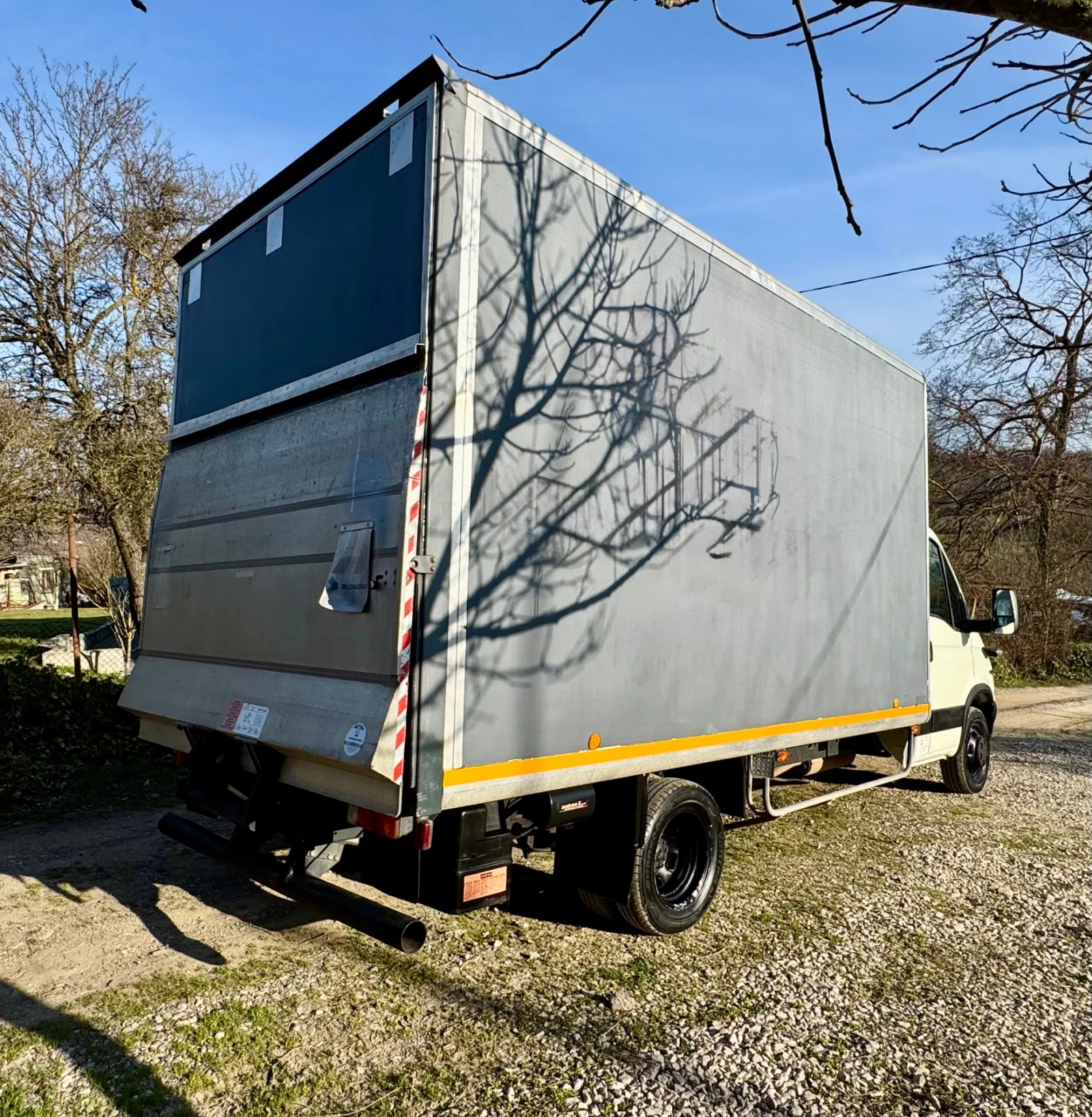 Iveco Daily 4.30м. ДЪЛЖИНА* Падащ борд* Реален пробег, снимка 7 - Бусове и автобуси - 56079152