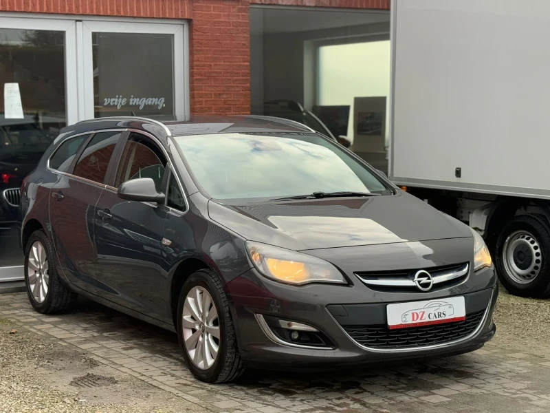 Opel Astra Sports TOURER С РЕГИСТРАЦИЯ, снимка 3 - Автомобили и джипове - 52552492