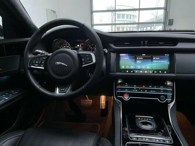 Jaguar Xf 20d R-Sport, снимка 7 - Автомобили и джипове - 23510850