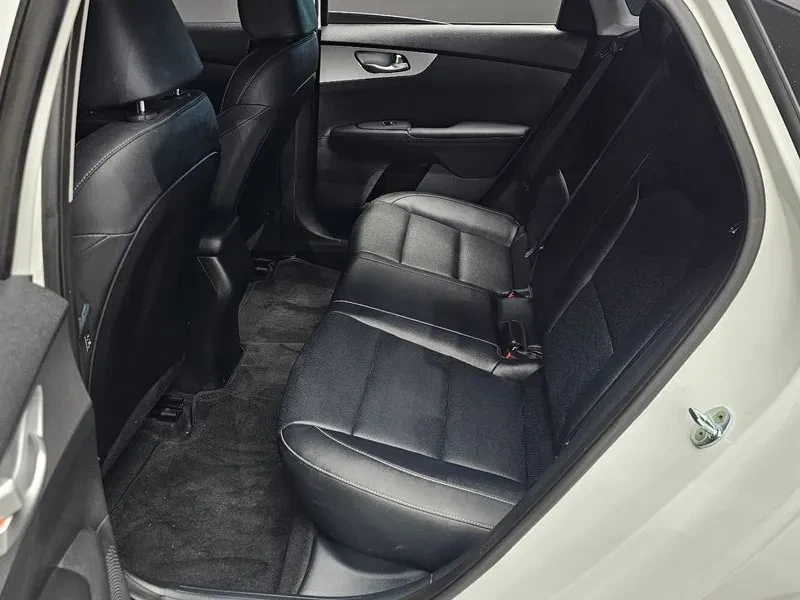Kia K3 2Nd Generation 1.6 Trendy, снимка 12 - Автомобили и джипове - 56700013