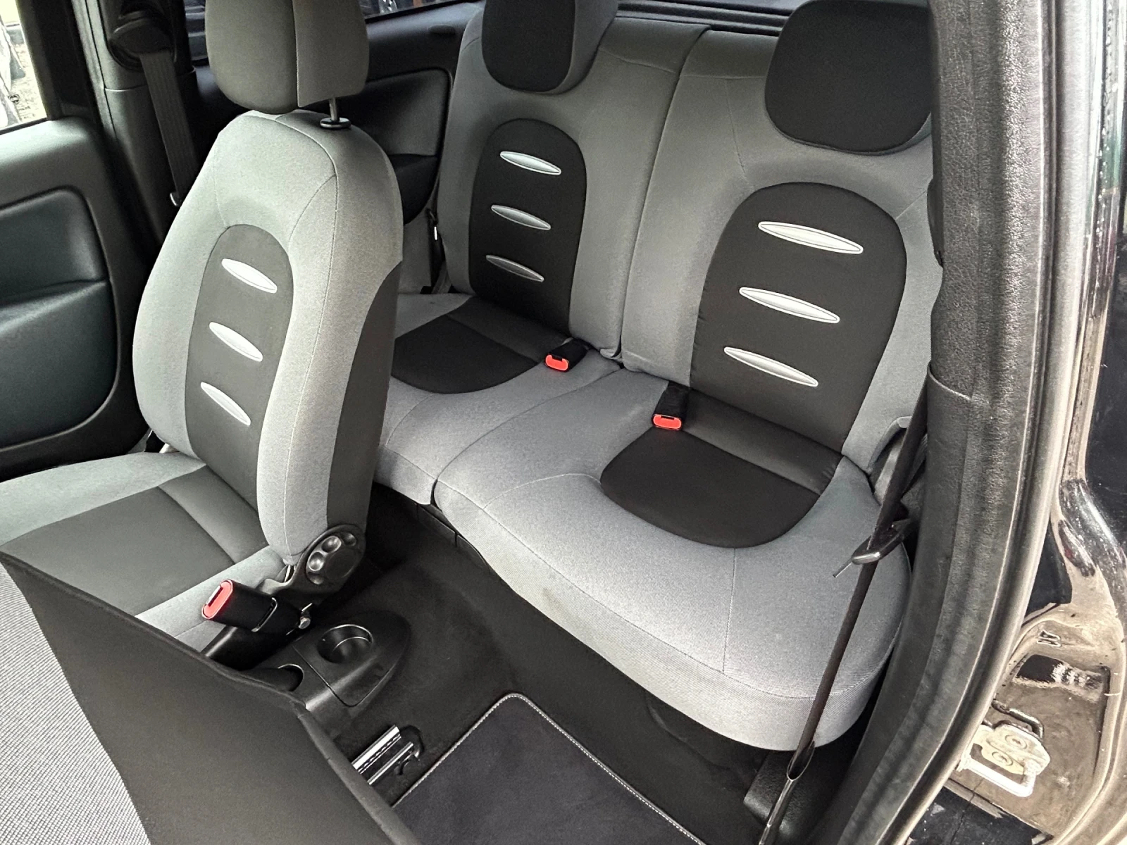 Lancia Ypsilon 1.2i 60K.C. / РАБОТЕЩ КЛИМАТИК / НОВИ ГУМИ - изображение 7