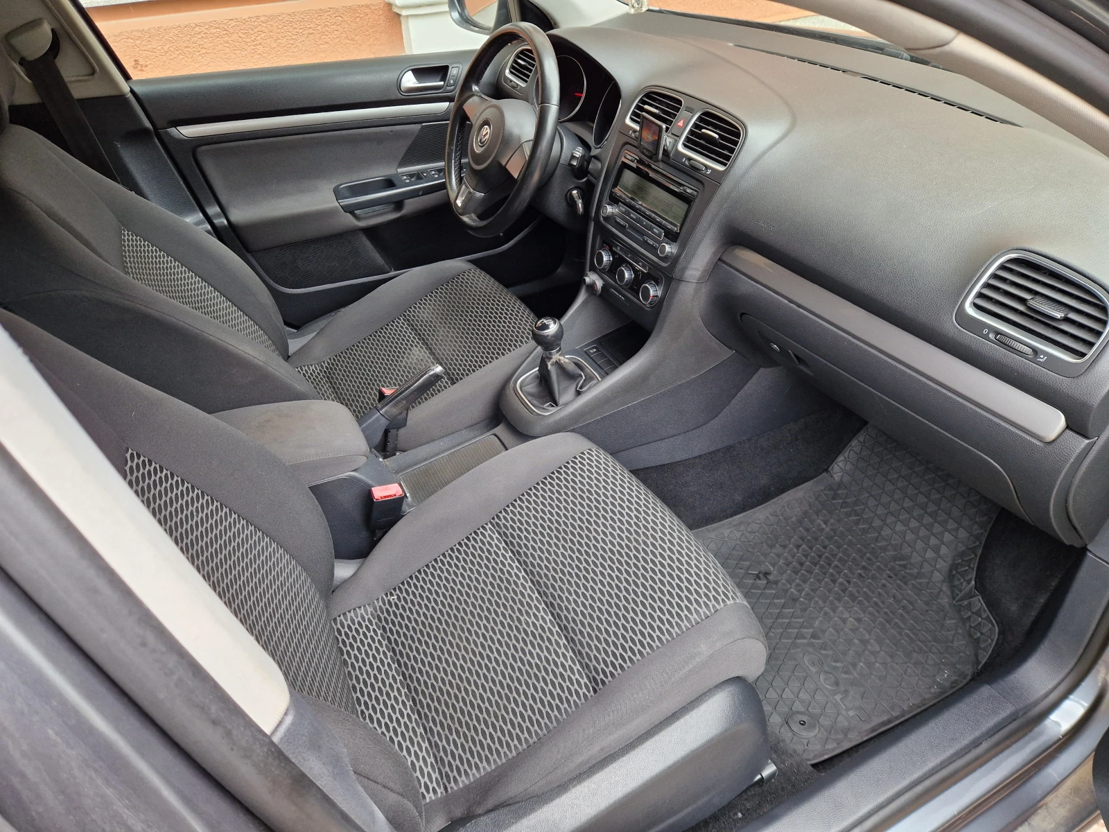 VW Golf Бартер/1, 6 105к.с - изображение 8