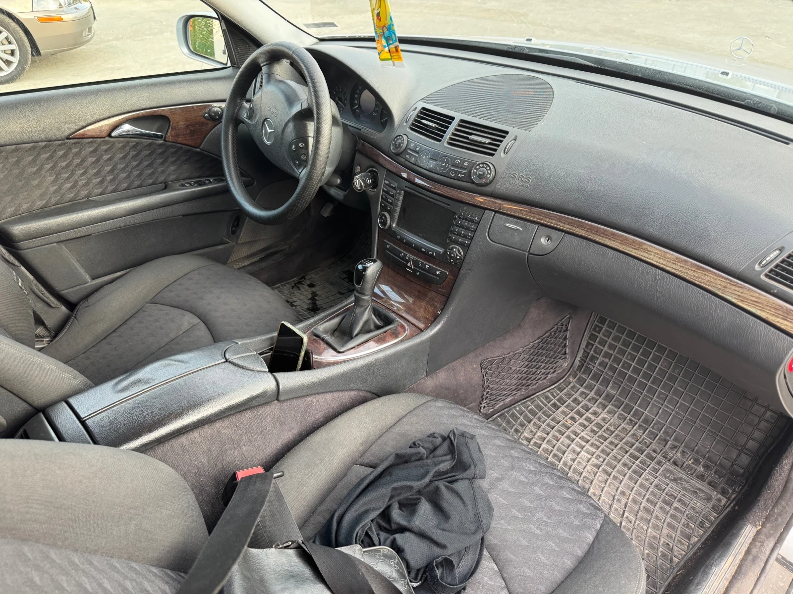Mercedes-Benz E 220 6 ръчни скорости - изображение 9