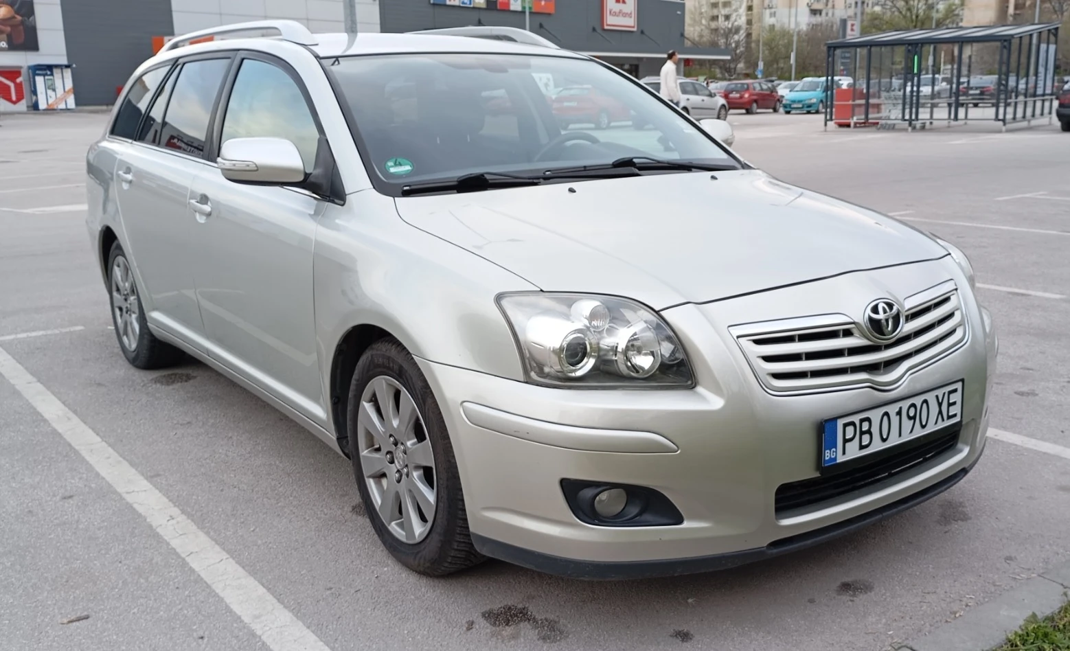 Toyota Avensis 1.8 VVTi, снимка 2 - Автомобили и джипове - 54495535