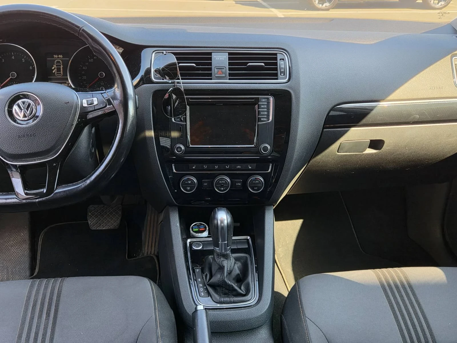 VW Jetta 1.4 TSI 150hp, снимка 8 - Автомобили и джипове - 55308460