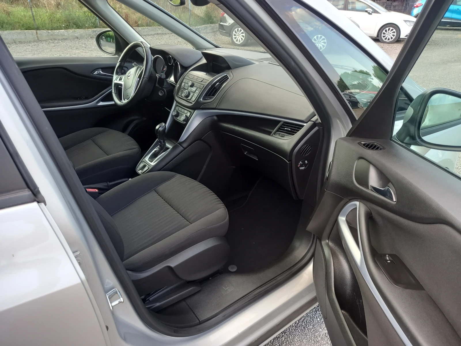 Opel Zafira АВТОМАТИК, снимка 9 - Автомобили и джипове - 55610467