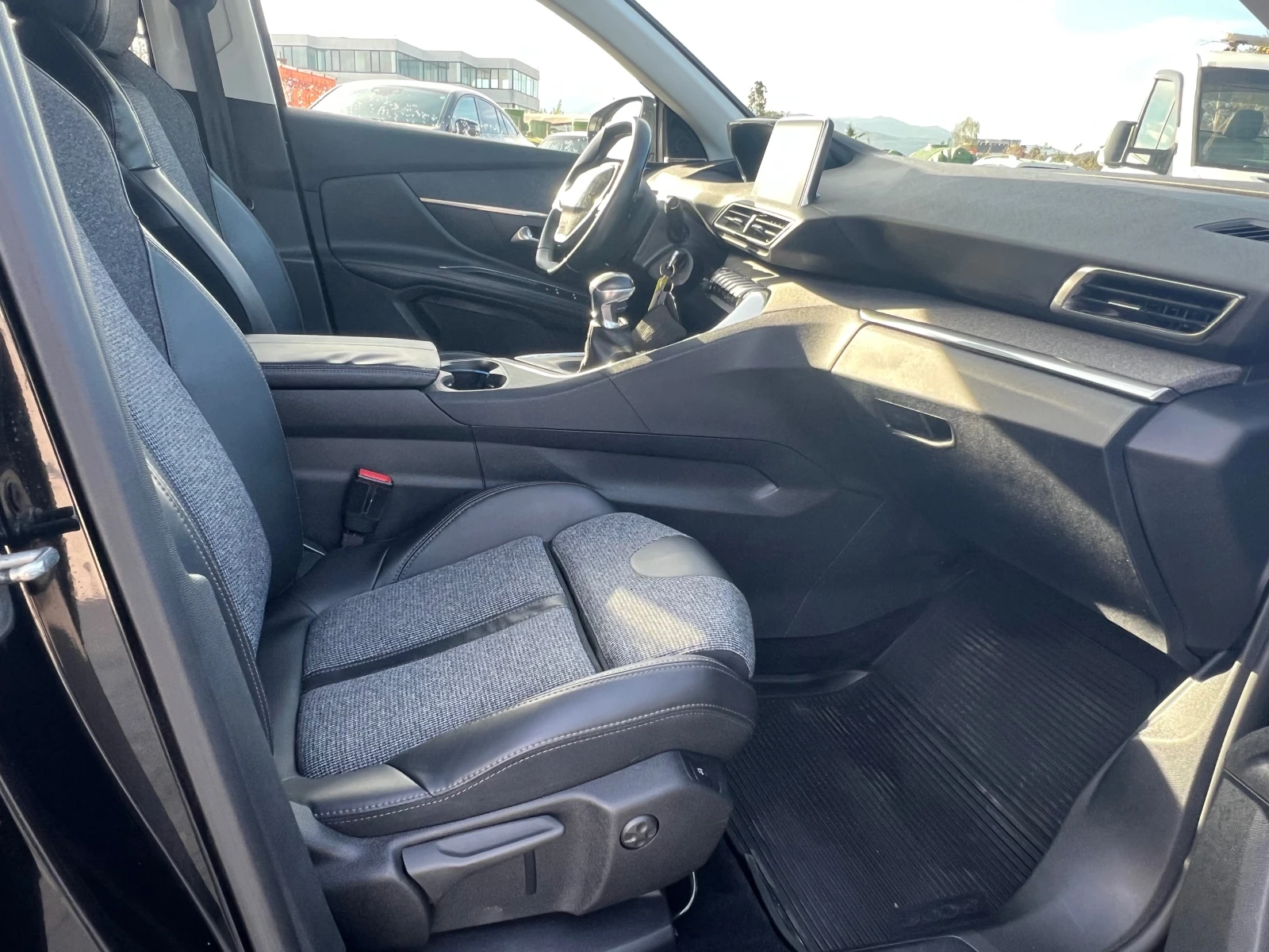 Peugeot 5008, снимка 14 - Автомобили и джипове - 56281096