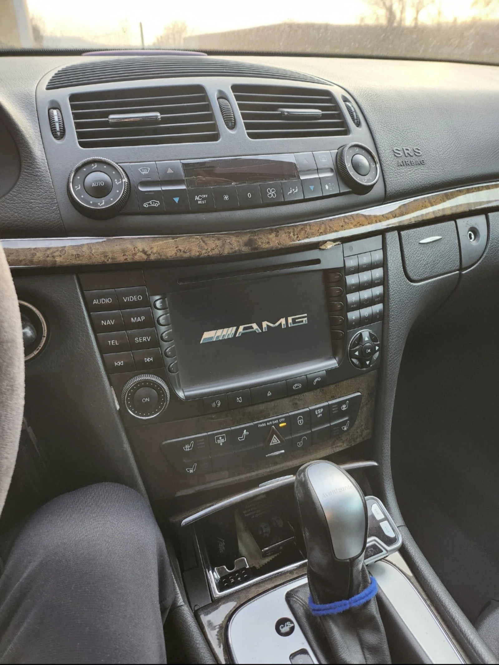 Mercedes-Benz E 320, снимка 4 - Автомобили и джипове - 56467236
