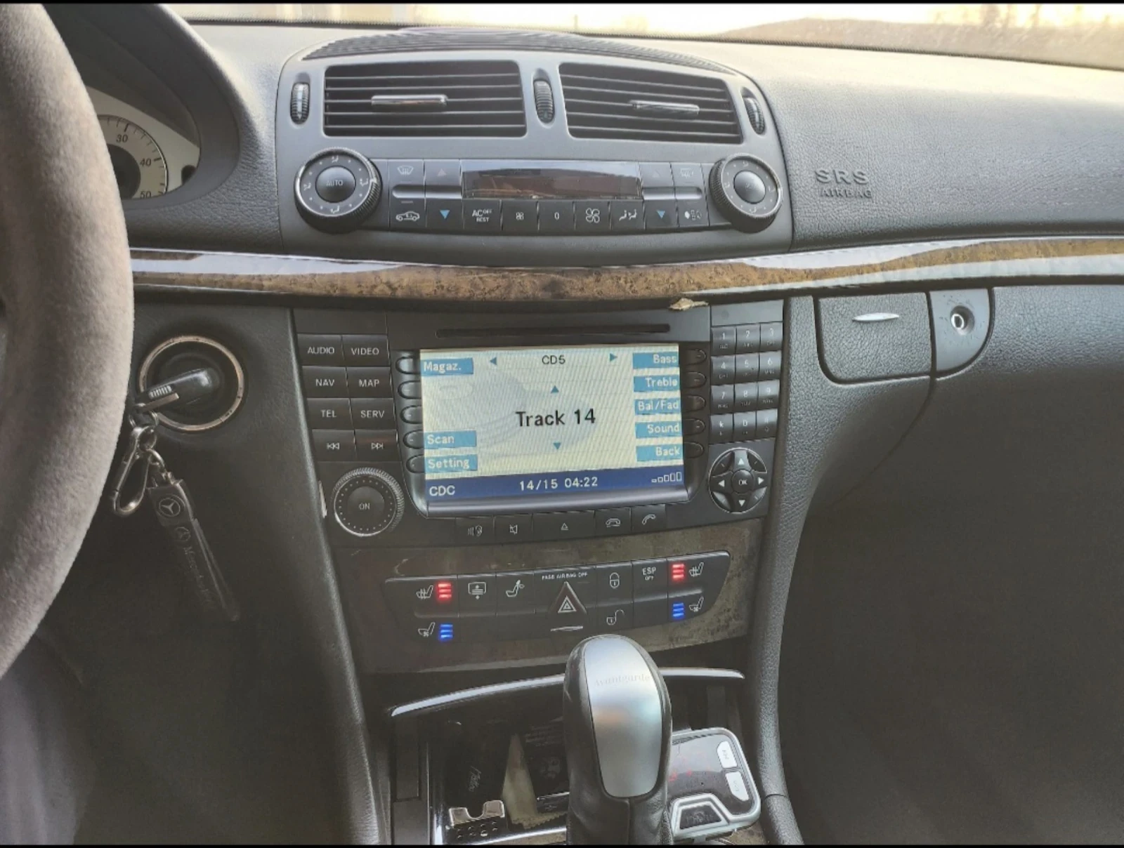 Mercedes-Benz E 320, снимка 5 - Автомобили и джипове - 56467236