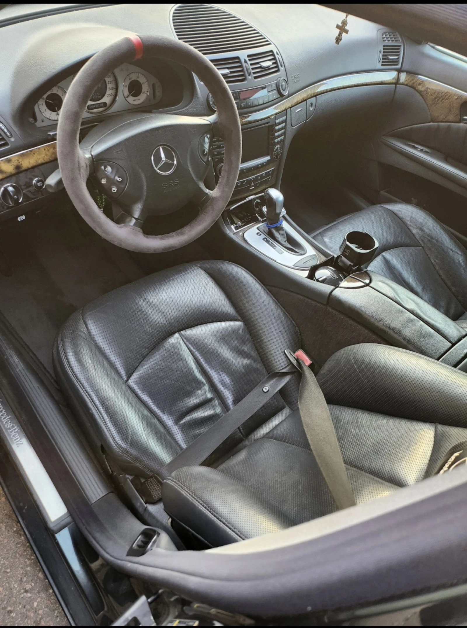 Mercedes-Benz E 320, снимка 12 - Автомобили и джипове - 56467236