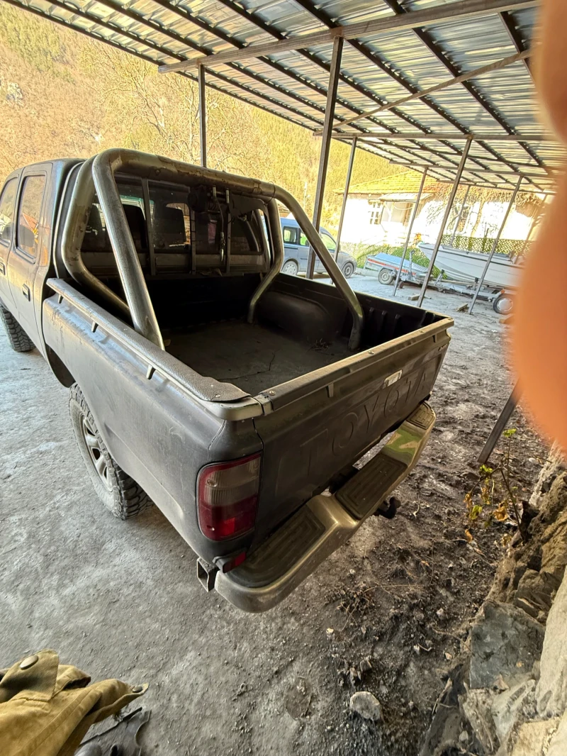 Toyota Hilux 2.4, снимка 6 - Автомобили и джипове - 49093596